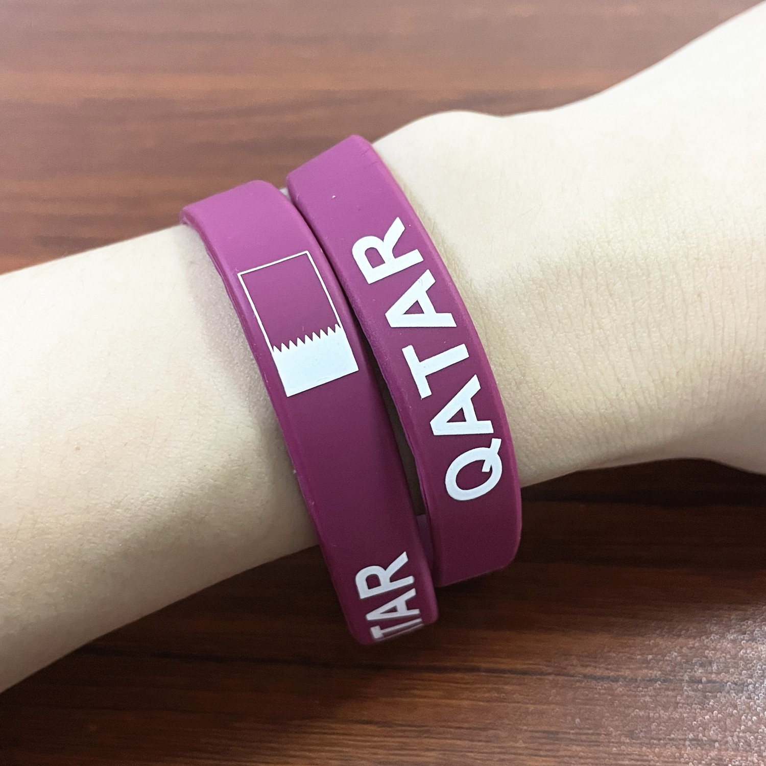2 stücke Katar Flagge Silikon  – Women Fashion Qatar Bewertung und Preis